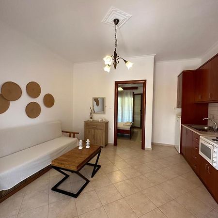 Nisos Family Apartments Geni  ภายนอก รูปภาพ