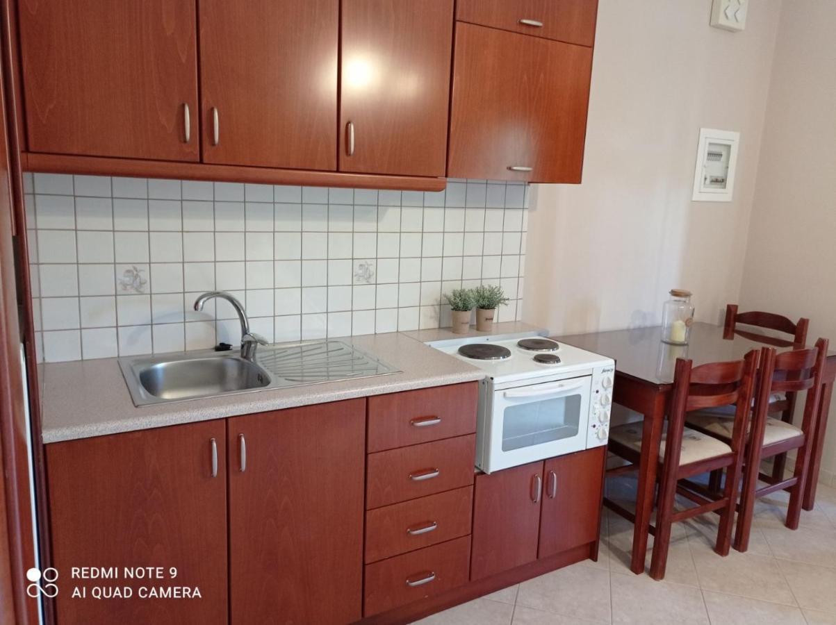Nisos Family Apartments Geni  ภายนอก รูปภาพ