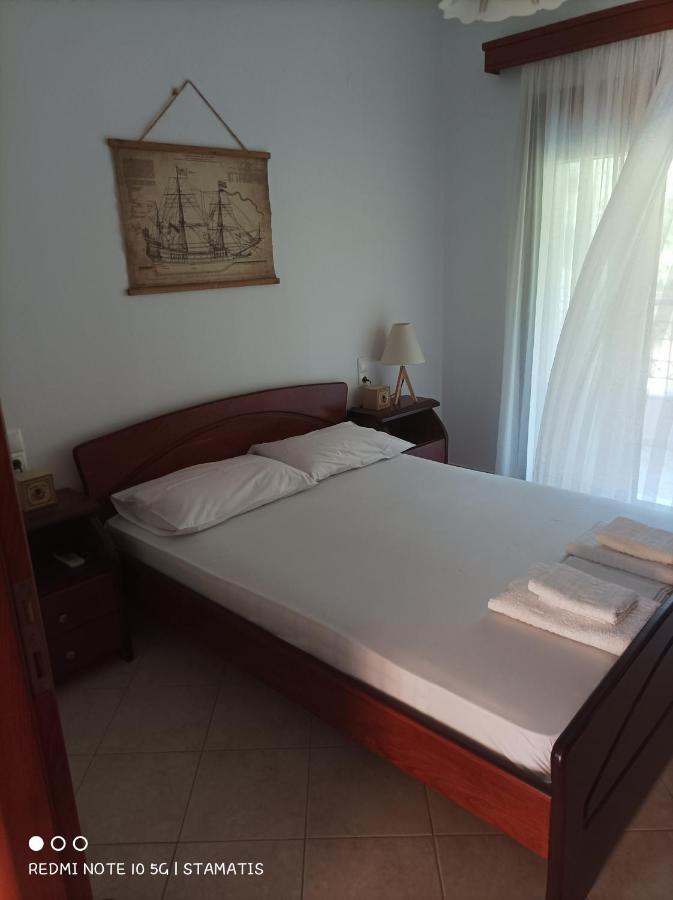 Nisos Family Apartments Geni  ภายนอก รูปภาพ