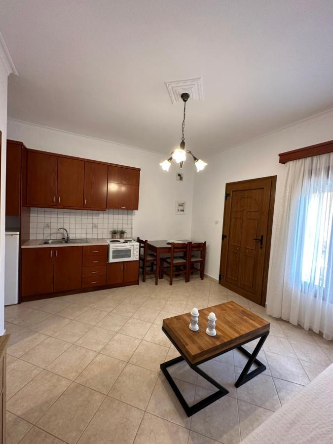 Nisos Family Apartments Geni  ภายนอก รูปภาพ