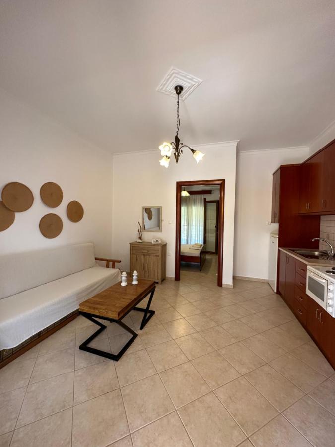 Nisos Family Apartments Geni  ภายนอก รูปภาพ