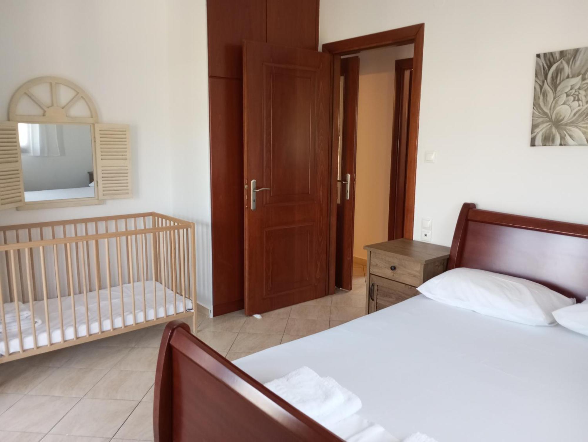 Nisos Family Apartments Geni  ภายนอก รูปภาพ